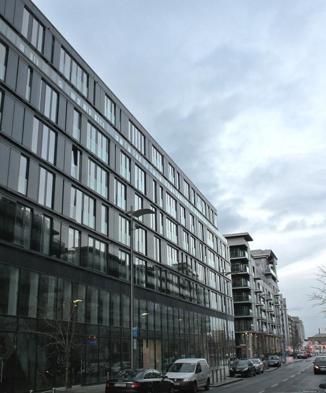 Your Base Dublin - Grand Canal Square Dış mekan fotoğraf